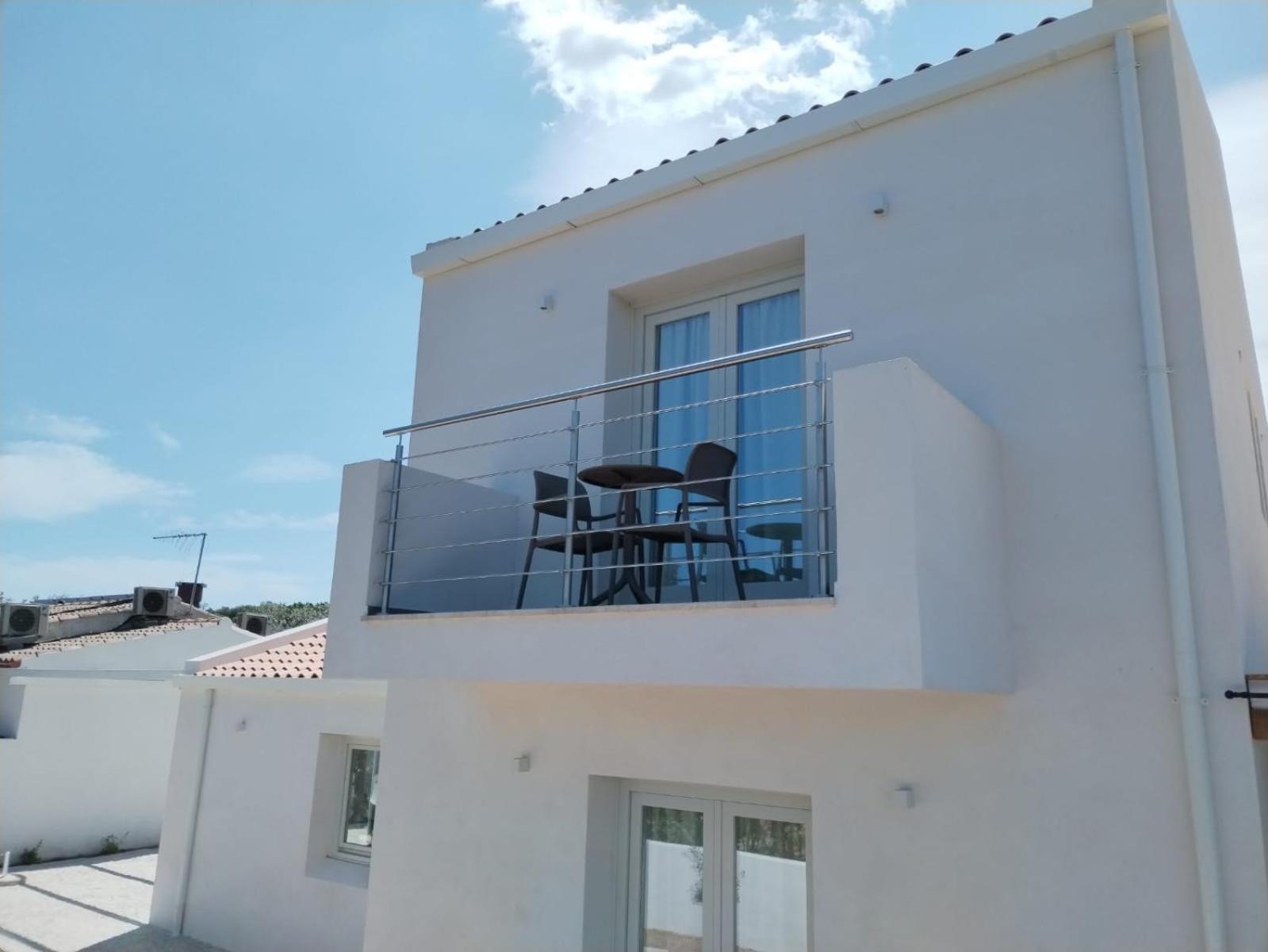 Villa Est سان تيودورو المظهر الخارجي الصورة